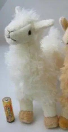 新品mm★アルパカ　ヌイグルミ 小　≪白（164）≫ 　高さ18cm ぬいぐるみ