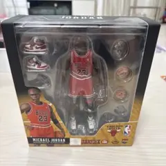MAFEX No.127 LeBron James レブロン・ジェームズ - メルカリ