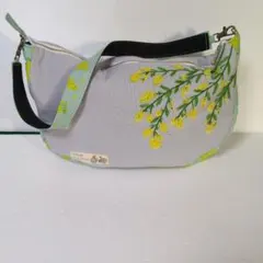 ミモザ手刺繍グレーワンショルダーバッグ　ハンドメイド