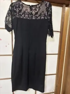 Tika ブラックレースドレス 半袖