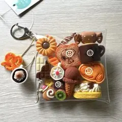 ガチャ詰めポーチ　スヌーピー　カフェ