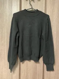 ブラック クルーネック ニットセーター