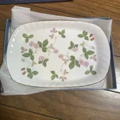 WEDGWOOD 花柄 長方形皿　ワイルドストロベリー