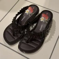 MARY QUANT マリークワント サンダル ブラック×ゴールド Mサイズ MARY QUANT マリークワント サンダル ブラック×ゴールド Mサイズ