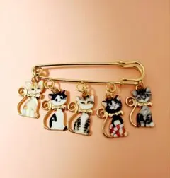 猫のブローチ　５匹の猫　猫の雑貨　HANAKO