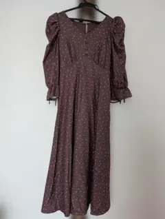 ブラウンドット柄ワンピース＆アイボリー無地シンプルワンピースの2枚セット