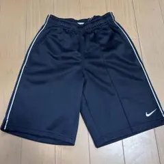 NIKE ☆ 男の子　女の子　ジャージ素材　ハーフパンツ　黒　S 140㎝