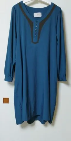 n'Or ボタン付き青い長袖ワンピース