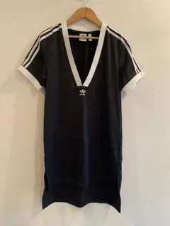 adidas Vネック サテンチュニックTシャツ 黒のサムネイル