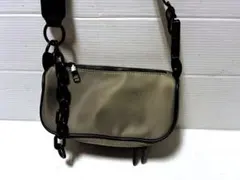 ショルダーバッグ ボディバッグ　キャメル色