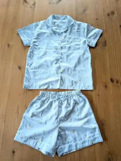 GU キッズ サテンパジャマ 150 半袖 ショートパンツ 水色 パイン柄のサムネイル