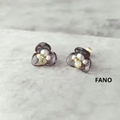 オリジナル／お花のピアス／シアーカラー／紫／パープル／サージカルステンレス