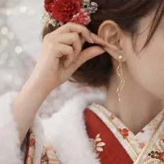 揺れるパールねじれゴールド　上品　可愛い　高見え　ロングイヤリング 結婚式成人式