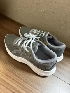 アシックス　ASICS LAZERBEAM スニーカー　22.0㎝