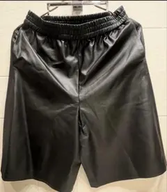 レディース用フェイクレザー合皮ハーフパンツ黒