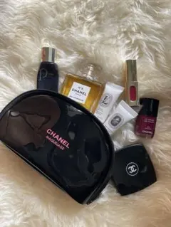 CHANEL MAQUILAGE エナメルポーチ　シャネル　ノベルティ　メイク