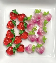 2色のクリアいちごMIX20個　ネイルパーツ