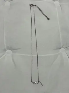 phoebe スウィングビジューネックレス