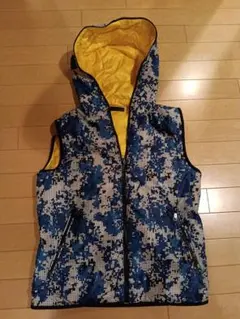 迷彩柄ダウンベスト フード付き