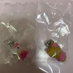 ④ハローキティ めじるしアクセサリー ガチャ お花ver. 日焼けver.