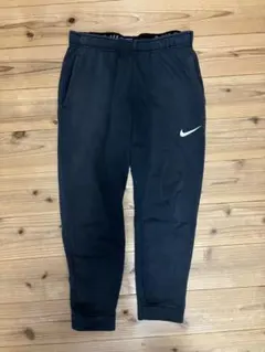 NIKE ナイキ　スウェットパンツ　黒　テーパード　テック