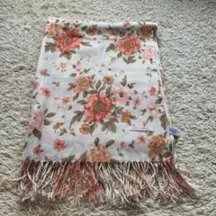 LOWRYS FARM 花柄マフラー　フリンジ付き