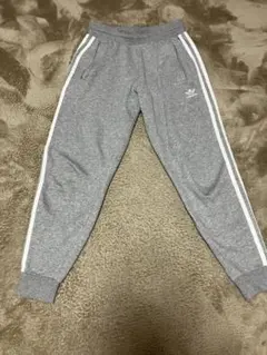 アディダス　オリジナルス　グレー裏起毛スウェット