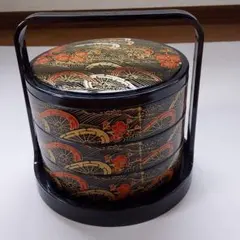 重箱　三段　取っ手付き