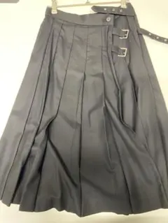 ノワールケイニノミヤ　黒いひざ丈プリーツスカート noir kei ninomiya - noir kei ninomiya ひざ丈スカート L 黒