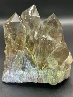 極上 ゴールドルチルクォーツ クラスター 1.7kg 台座付き - メルカリ