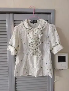 美品★Sretsisスレトシス★フリル付きフラワー刺繍ホワイトブラウスガーリー服のサムネイル