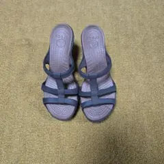crocs サンダル 厚底 ブラウン系のサムネイル