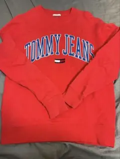 美品 TOMMY JEANS ロゴ入りトレーナー レッドのサムネイル