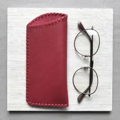 牛革メガネケース（革ひも巻きかがり）シワ柄型押しレッド
