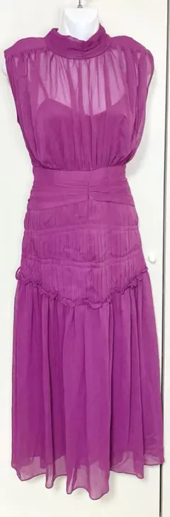 デート服　ドレスワンピース　背中開き