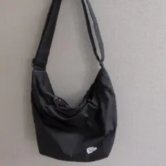 ショルダーバッグ　ユニセックス