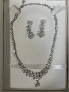 LoveTiara ブライダルアクセサリー ネックレス イヤリングのサムネイル
