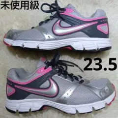 未使用級　NIKE WIDTHS レディース　ランニングシューズ シルバーのサムネイル