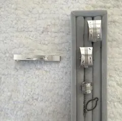 【昭和レトロ】シルバー（メタリック）ストライプ ネクタイピン フォーマル【美品】