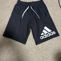 adidas 黒 ハーフパンツ 160cm