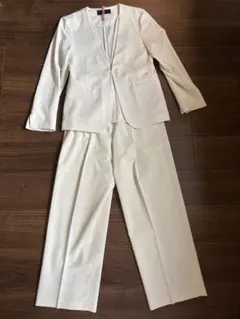 ホワイトパンツスーツ