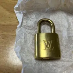 新品　LOUIS VUITTON  ルイヴィトン カデナ 南京錠　鍵２つ付き