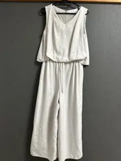 ライトグレー Vネック オールインワン