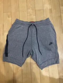 NIKE テックフリース ショートパンツ グレー Mサイズのサムネイル