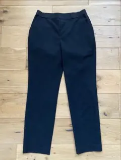 UNIQLO テーパードパンツ　M ブラックのサムネイル