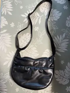 ハーフムーン ショルダーバッグ ブラック