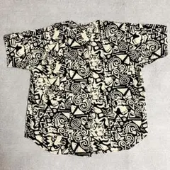 古着　アート柄　綿100% モノトーン　半袖　個性派　レトロ　ヴィンテージ風