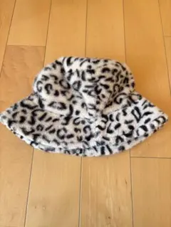 ヒョウ柄ファーバケットハット