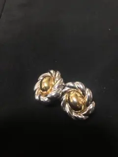 GIVENCHYジバンシーヴィンテージゴールドとシルバーのイヤリング。