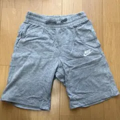 ナイキ　ハーフパンツ　(130cmくらい) グレー